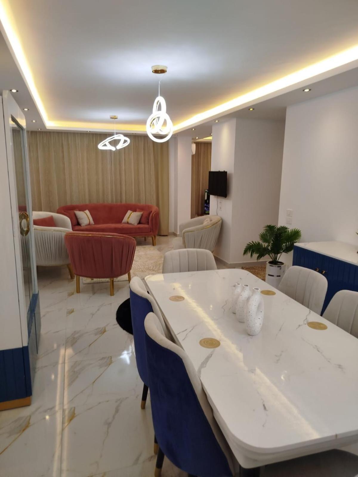 كمبوند المعادى جاردنز بجوار كمبوند البارون سيتي و نادى الصيد القطاميه على الطريق الدائري Apartment *